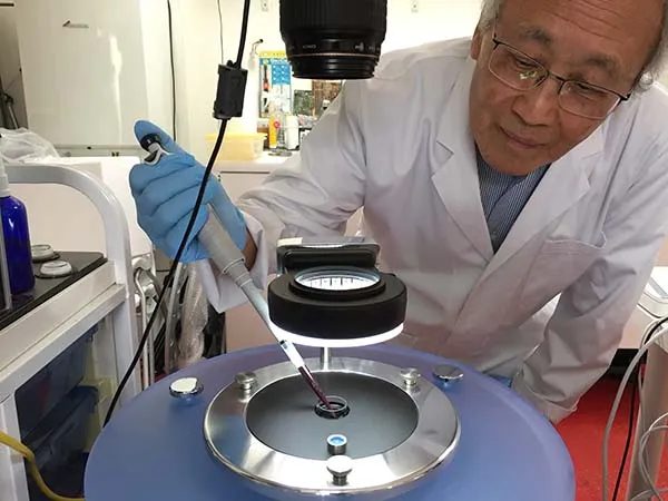 Dr. Sungchul Ji working with a CymaScope